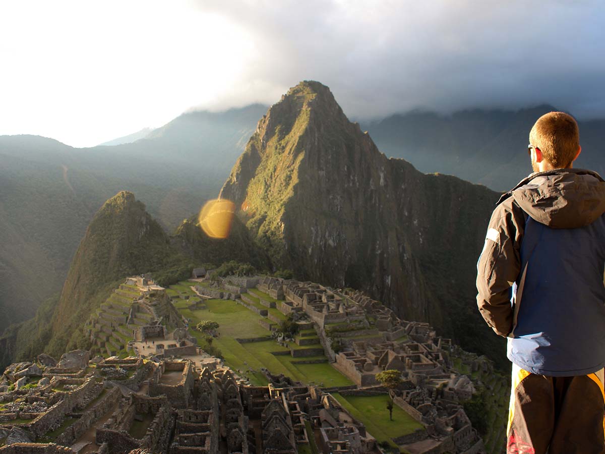 man-observes-the-inca-ruins-of-machu-picchu-and-in-the-background-mount-huayna-picchu_t20_nXzWY7