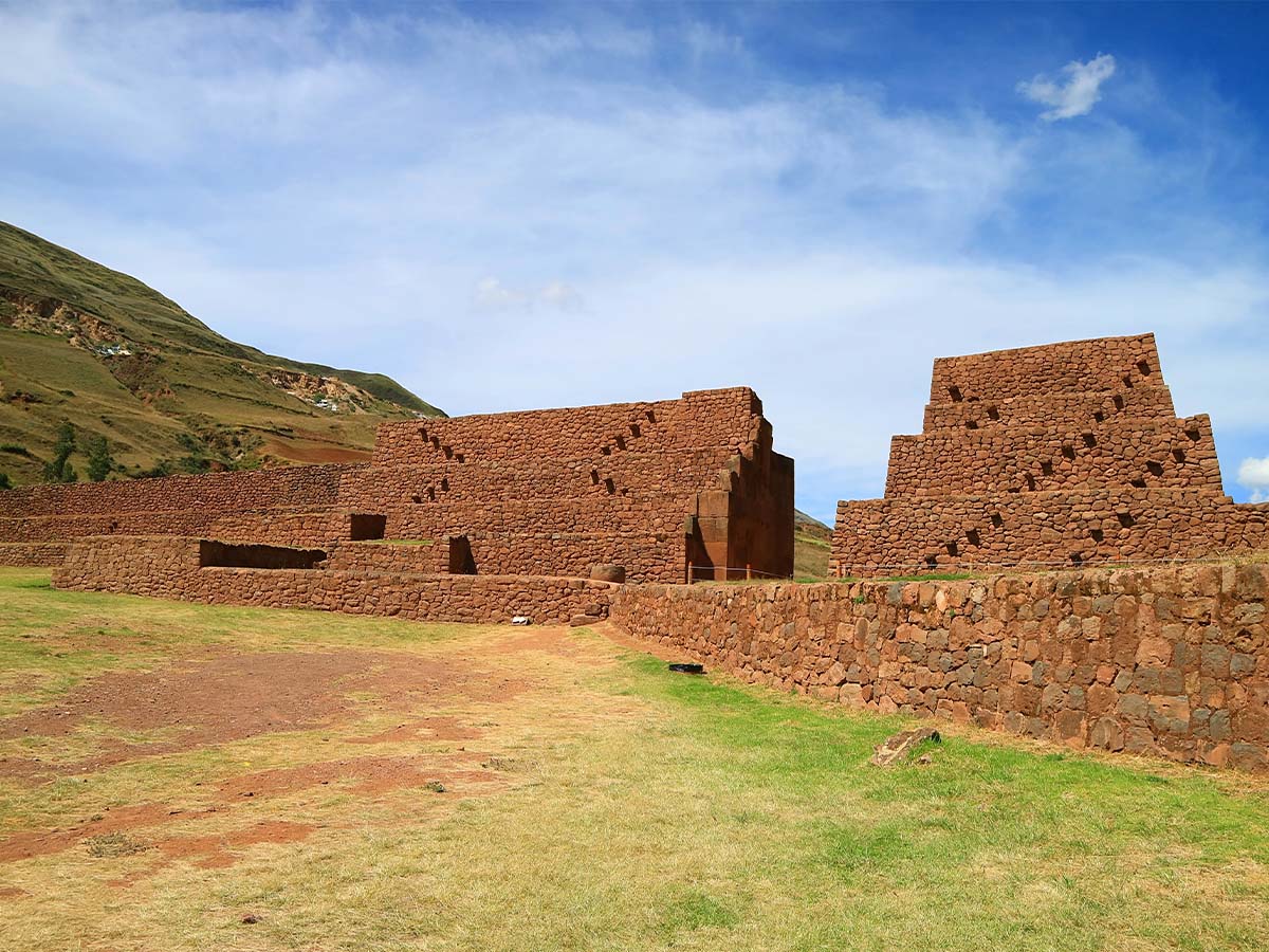 sitio-arqueologico-piquillacta-impresionantes-ruinas-antiguas-cusco-peru-2